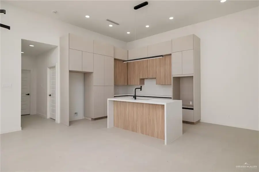 4101 Zanesville Avenue, McAllen, TX 78503 - #2