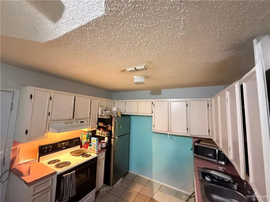 1006 S Kansas Avenue, Weslaco, TX 78596 - #3