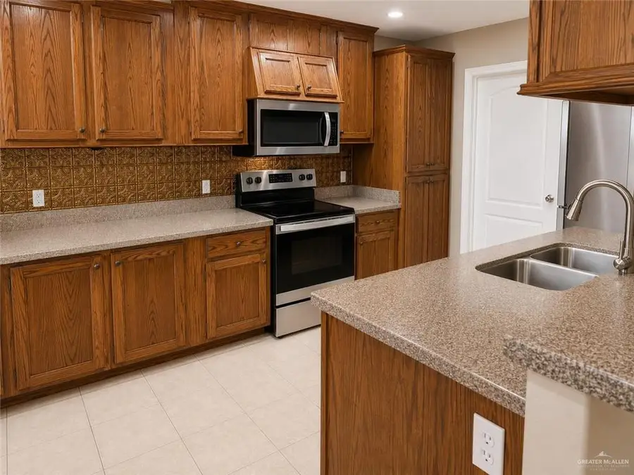 3121 N Kenyon Road, Edinburg, TX 78542 - #2