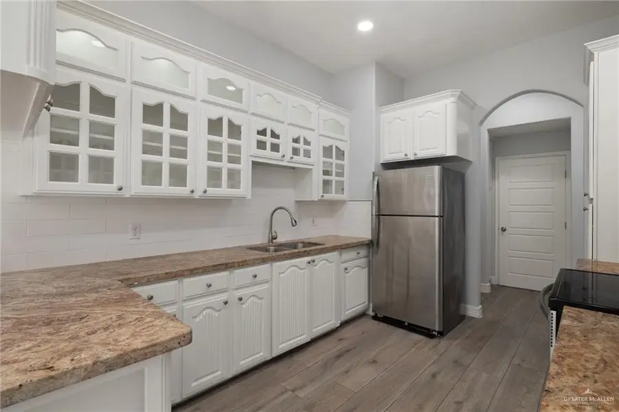 917 W Parkway Drive, Pharr, TX 78577 - #3