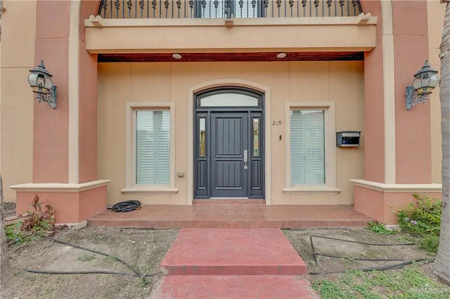 209 Robin Avenue, McAllen, TX 78504 - #2