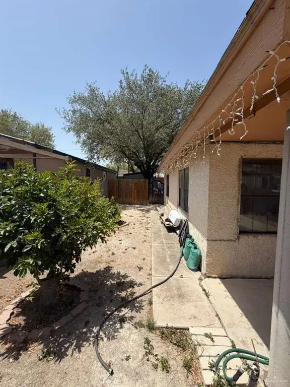 987 Humberto Garza Jr. Street, Roma, TX 78584 - #3