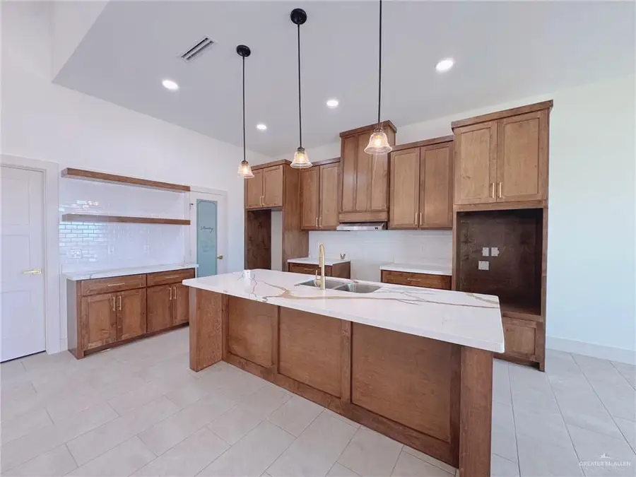 1020 W Cloud 9 Lane, Edinburg, TX 78541 - #2