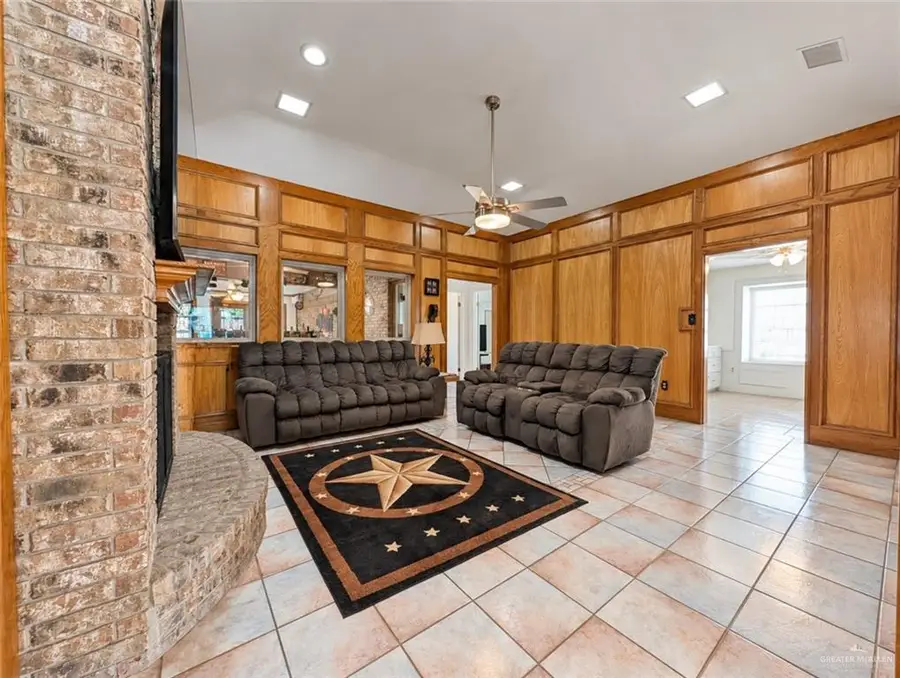 2421 Robin Avenue, McAllen, TX 78504 - #2