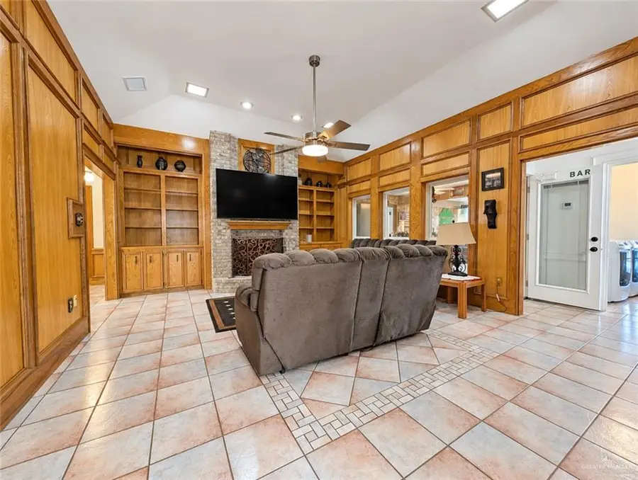 2421 Robin Avenue, McAllen, TX 78504 - #3