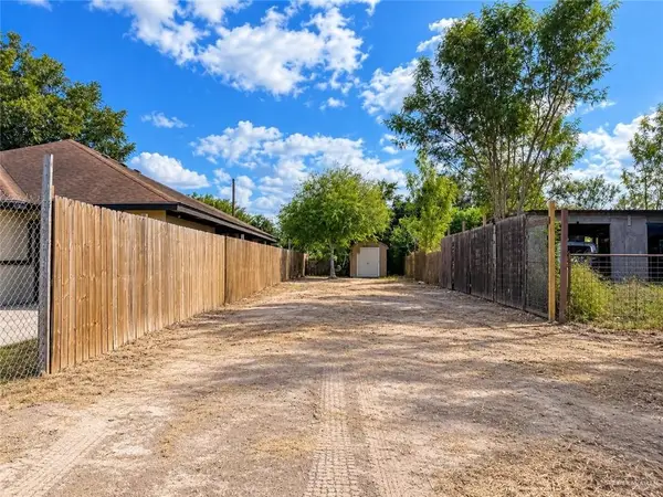 717 E Duranta Avenue, Alamo, TX 78516