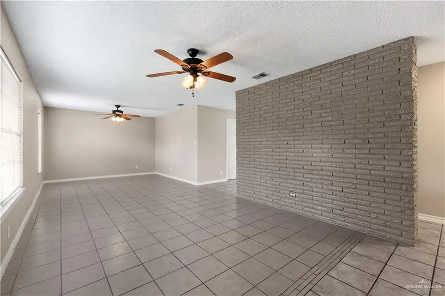 1422 W Gardenia Avenue, McAllen, TX 78501 - #2
