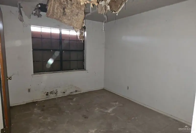 257 E Broadway Street, Sebastian, TX 78594 - #2