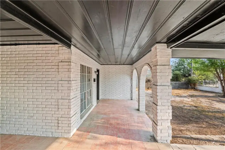307 S Cox Street, Rio Grande City, TX 78582 - #3