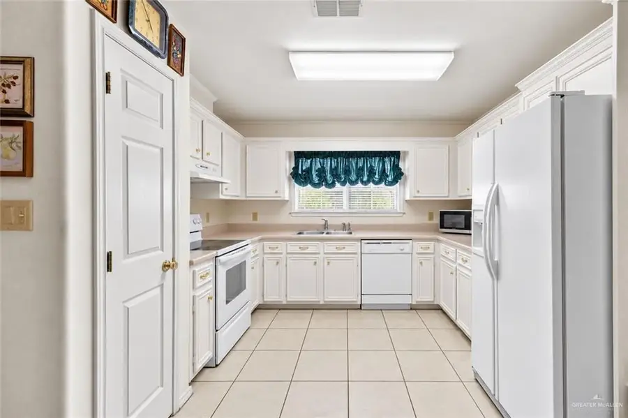 701 E Parkwood Drive, Harlingen, TX 78550 - #2