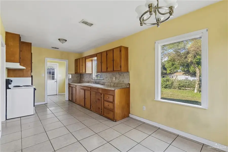 1141 W Bowie Avenue, Alamo, TX 78516 - #3