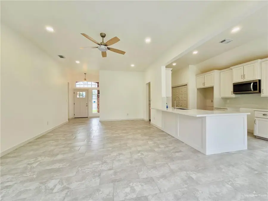 2400 Oriole Avenue, McAllen, TX 78504 - #3