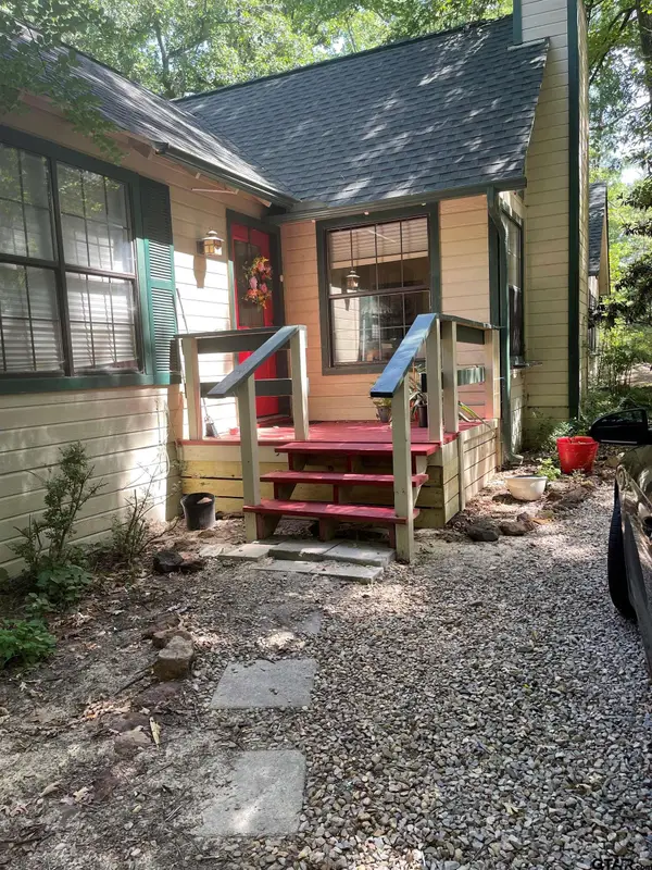 299 Lamplight Path, Holly Lake Ranch, TX 75765