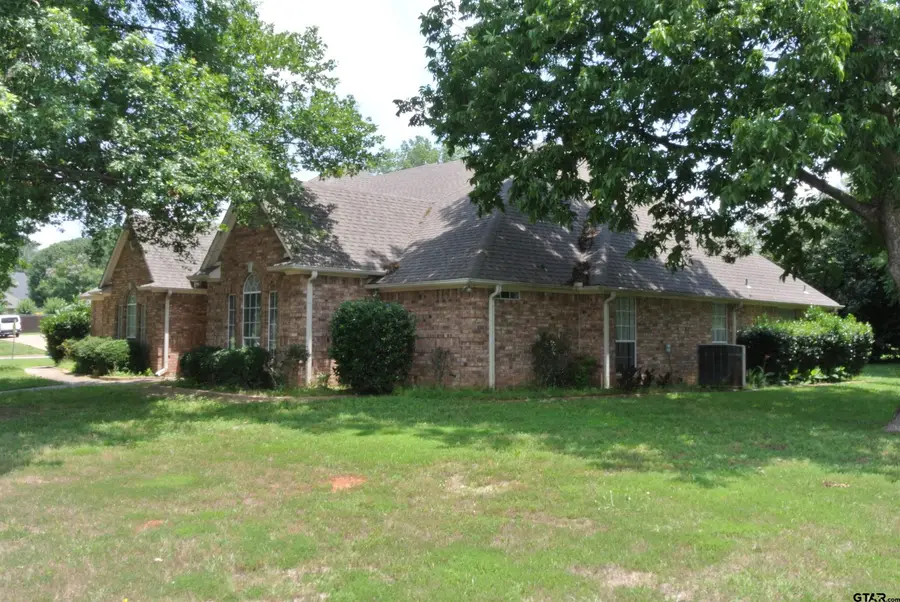 1300 Purdue Drive, Jacksonville, TX 75766 - Image #2