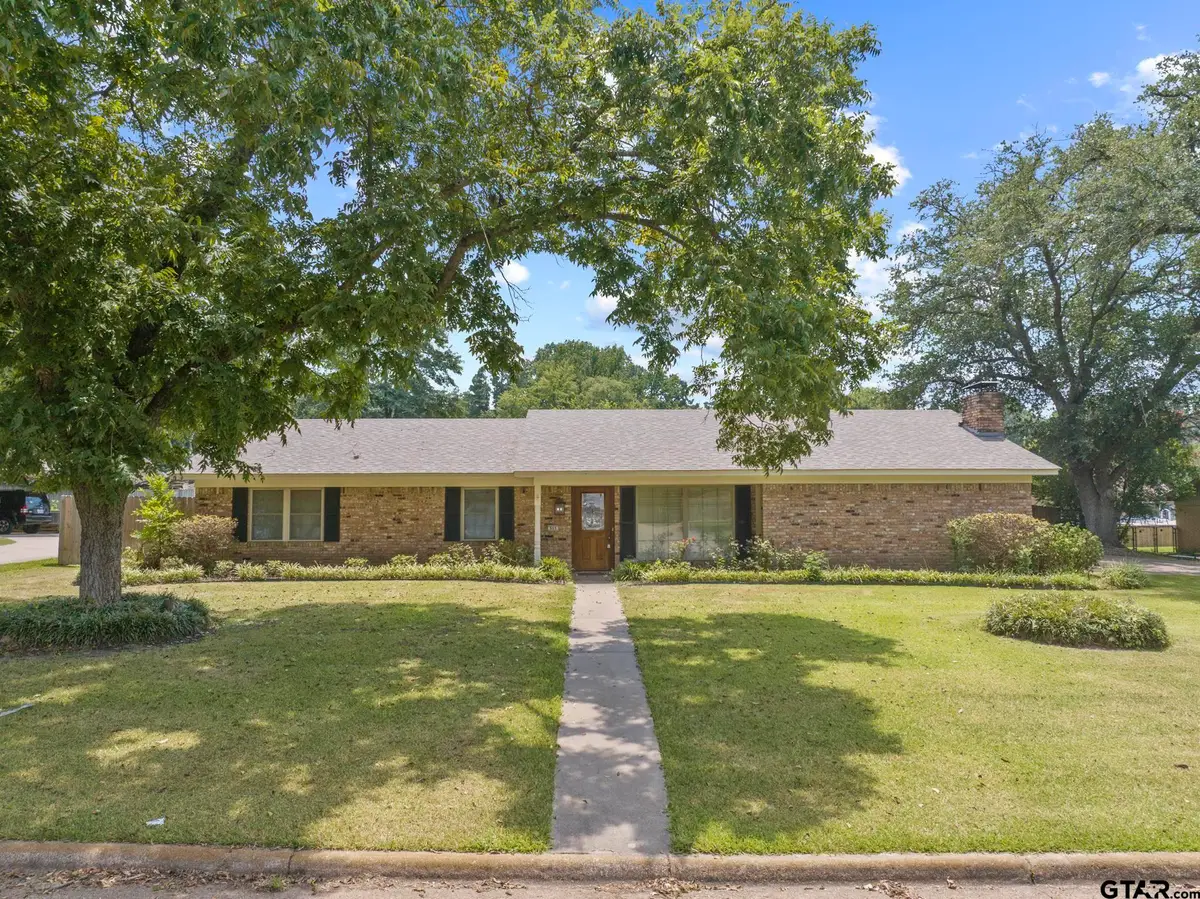 909 Elizabeth St, Gilmer, TX 75644 - Image #1