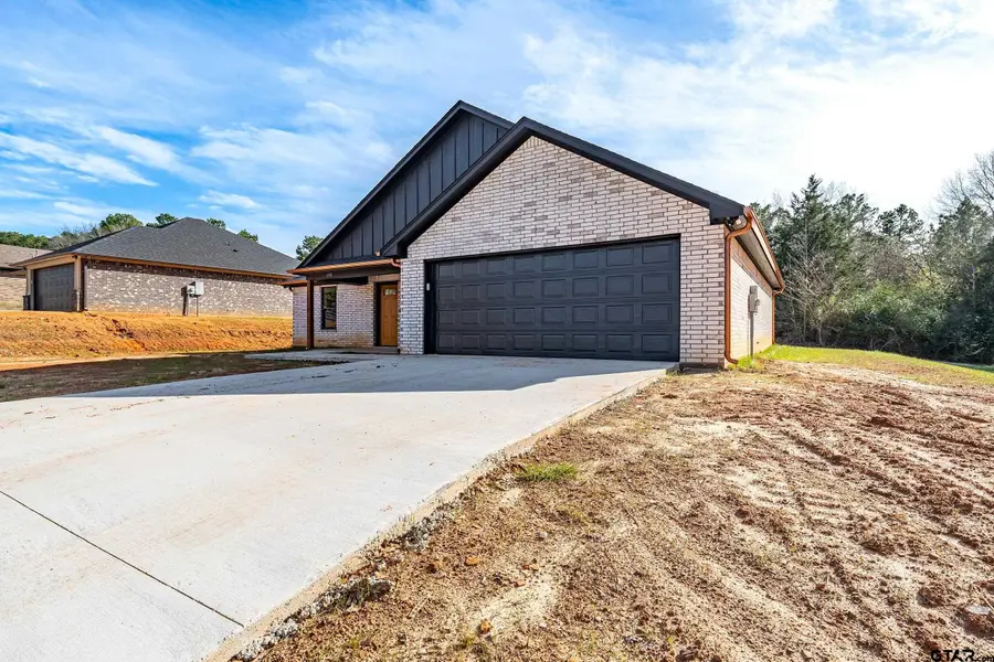 608 Giles St, Troup, TX 75789 - Image #3