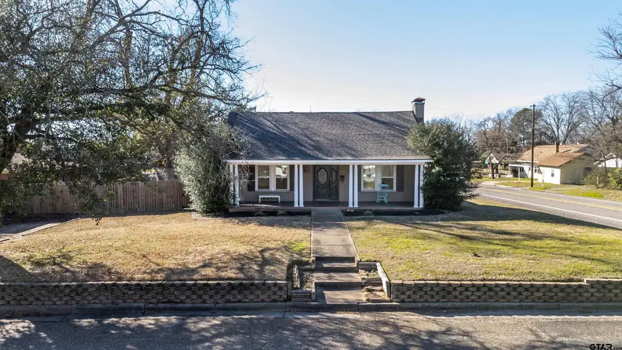 317 N Newsom St, Mineola, TX 75773 - Image #2