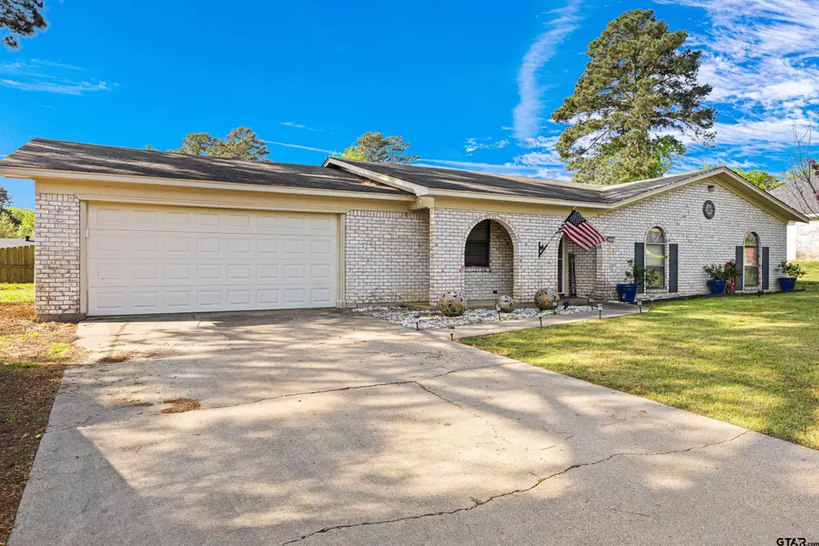 2207 Pinecrest, Gladewater, TX 75647 - #2