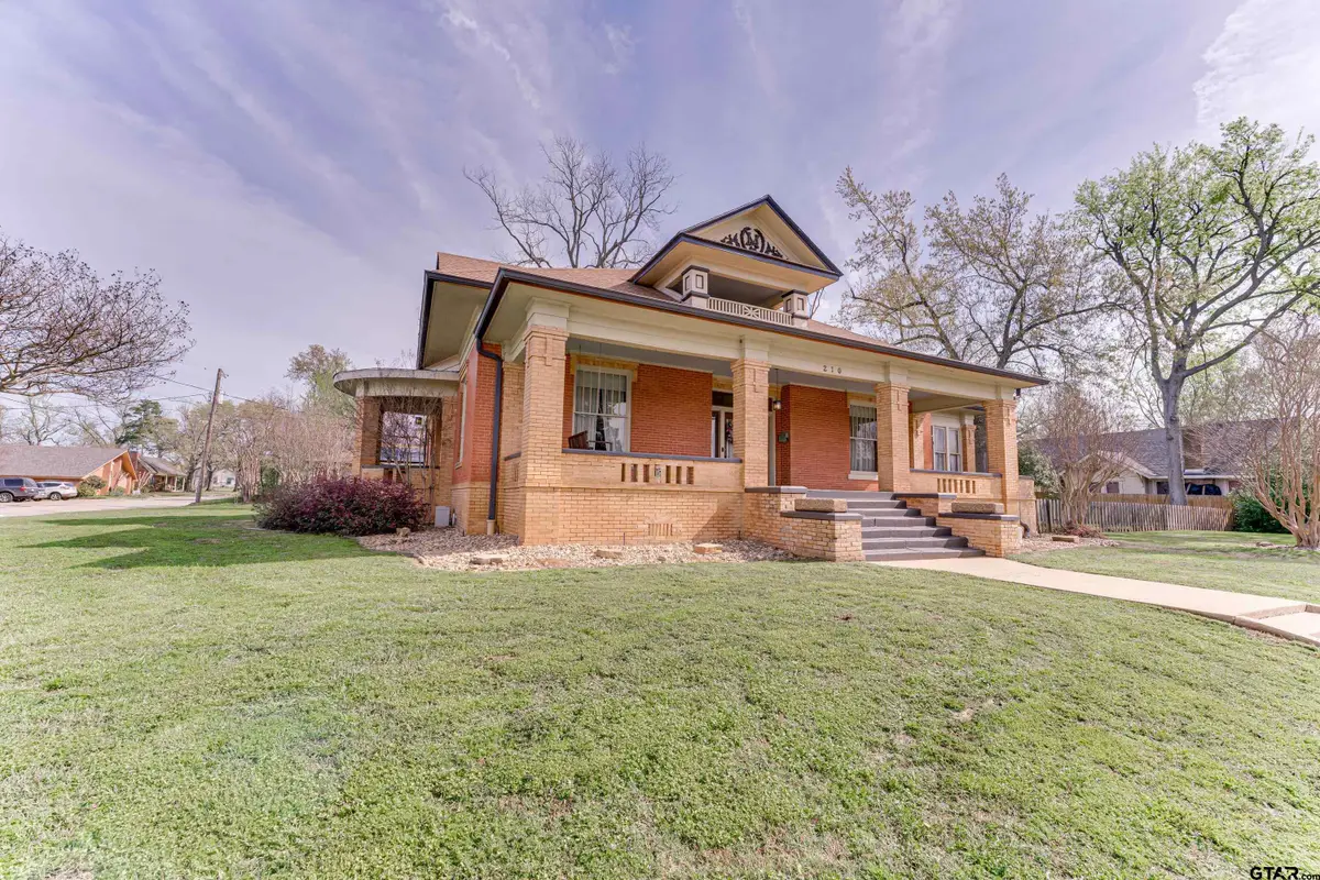 210 W Elm St, Winnsboro, TX 75494 - Image #1