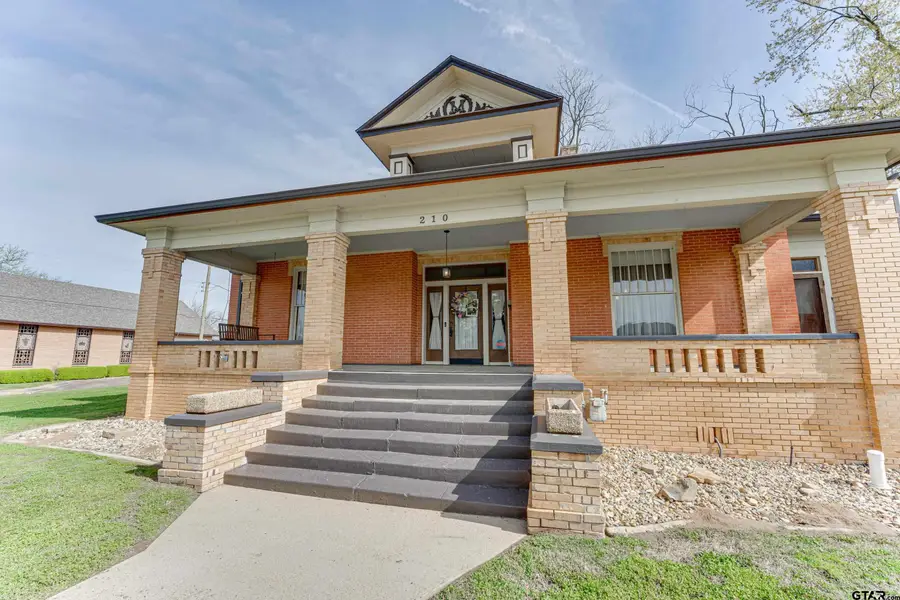 210 W Elm St, Winnsboro, TX 75494 - Image #2