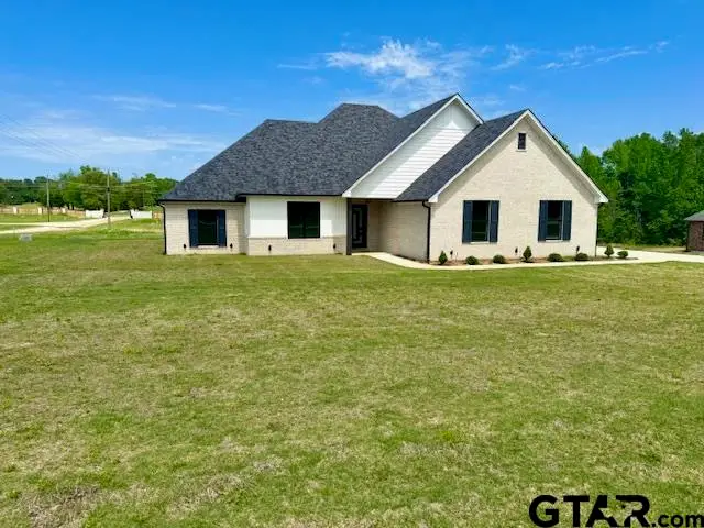 349 Brooks Dr, Gladewater, TX 75647 - Image #2
