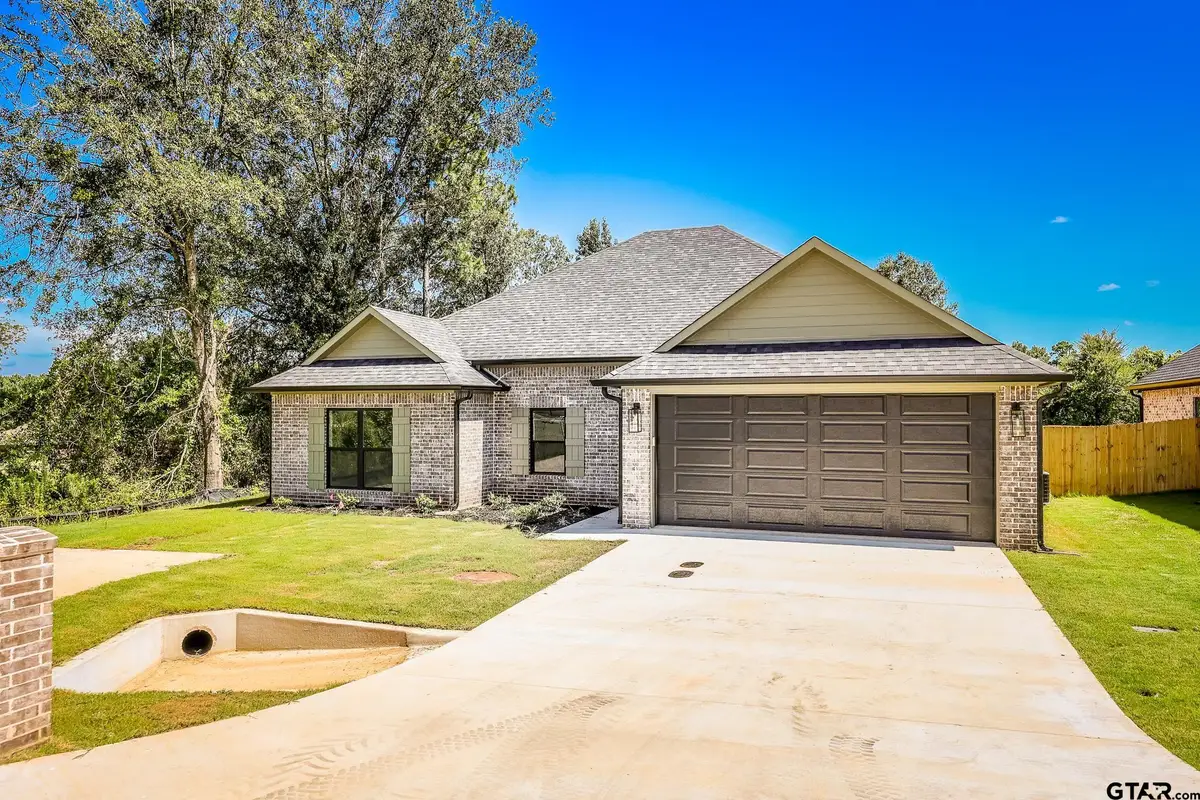 146 HILLCREST DR, Gladewater, TX 75647 - Image #1