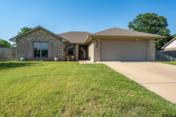 526 W Kingsway Dr, Overton, TX 75684