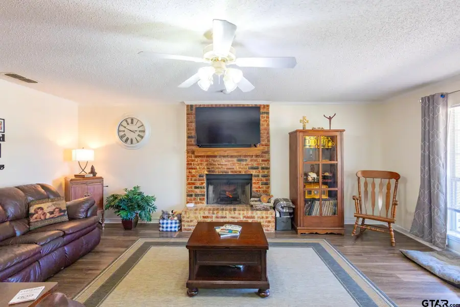 2505 W Gay Ave, Gladewater, TX 75647 - Image #3