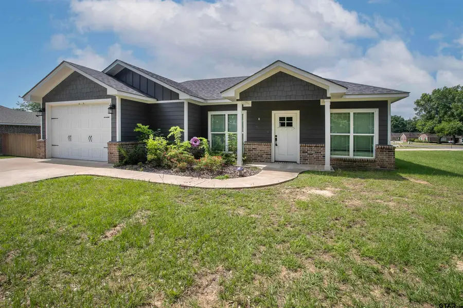 416 W South St, Lindale, TX 75771 - Image #2