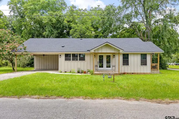 702 W Paschal St, Troup, TX 75789