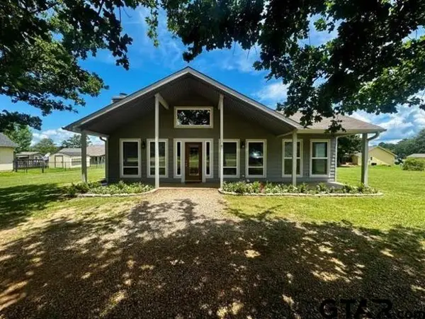 411 Cimarron Trail, Holly Lake Ranch, TX 75765