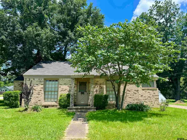 1030 W Kuykendall, Grand Saline, TX 75140