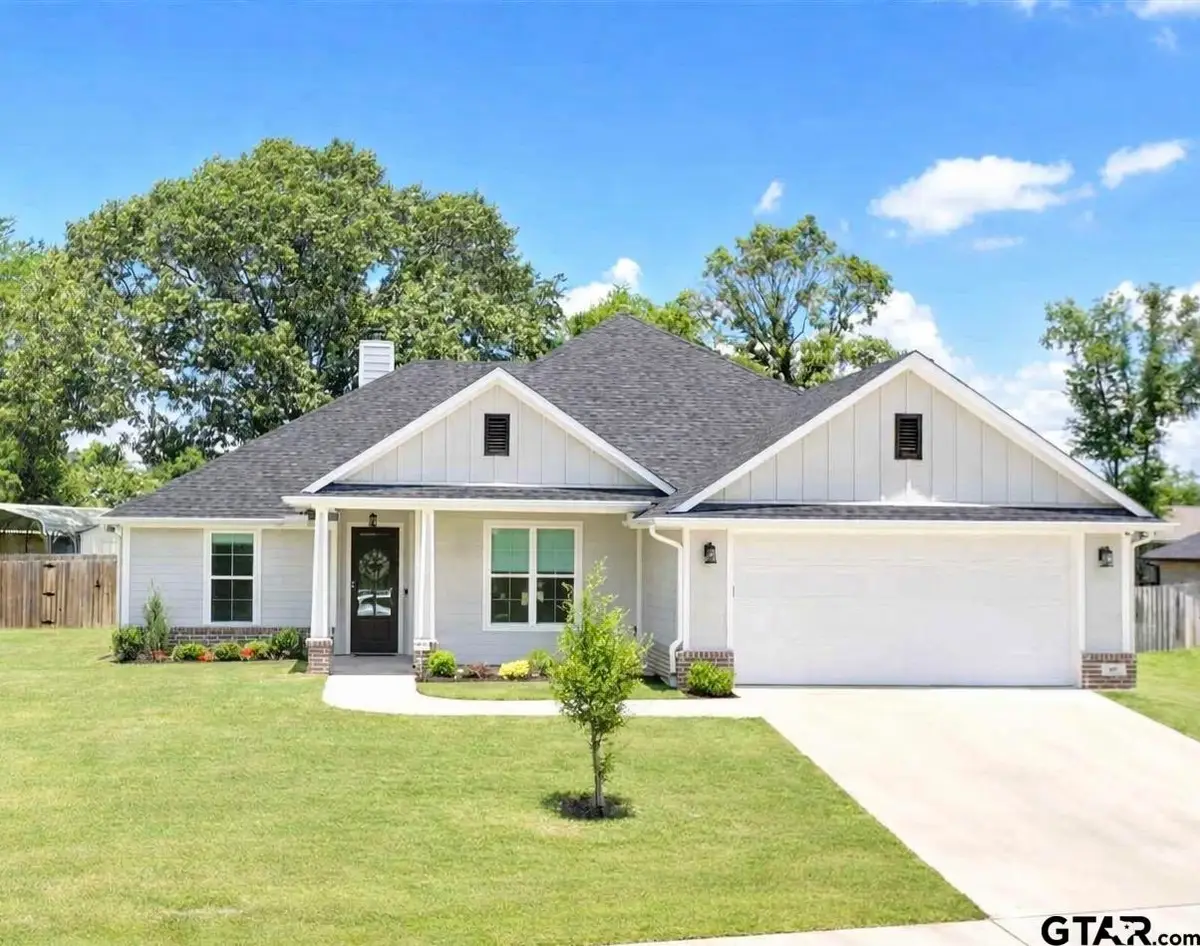 401 Deer Point Cv, Chandler, TX 75758 - Image #1