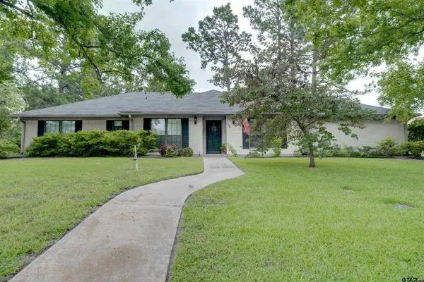 106 Wesley Dr, Palestine, TX 75801