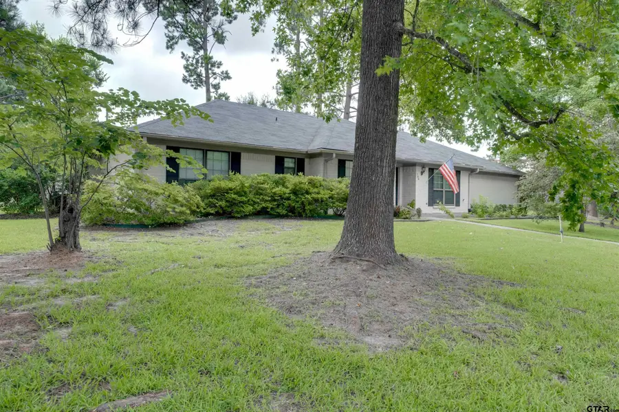 106 Wesley Dr, Palestine, TX 75801 - #2