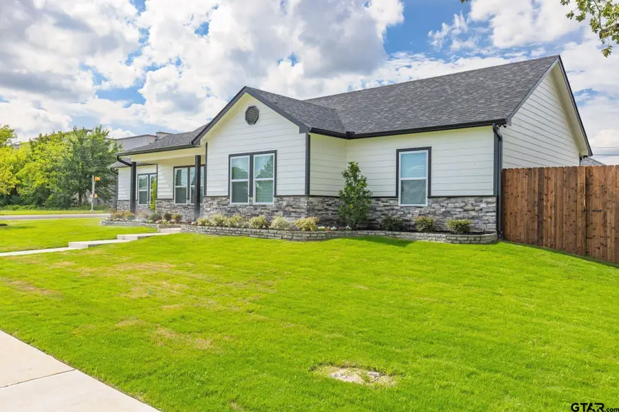 828 Bell Street, Sulphur Springs, TX 75482 - Image #2