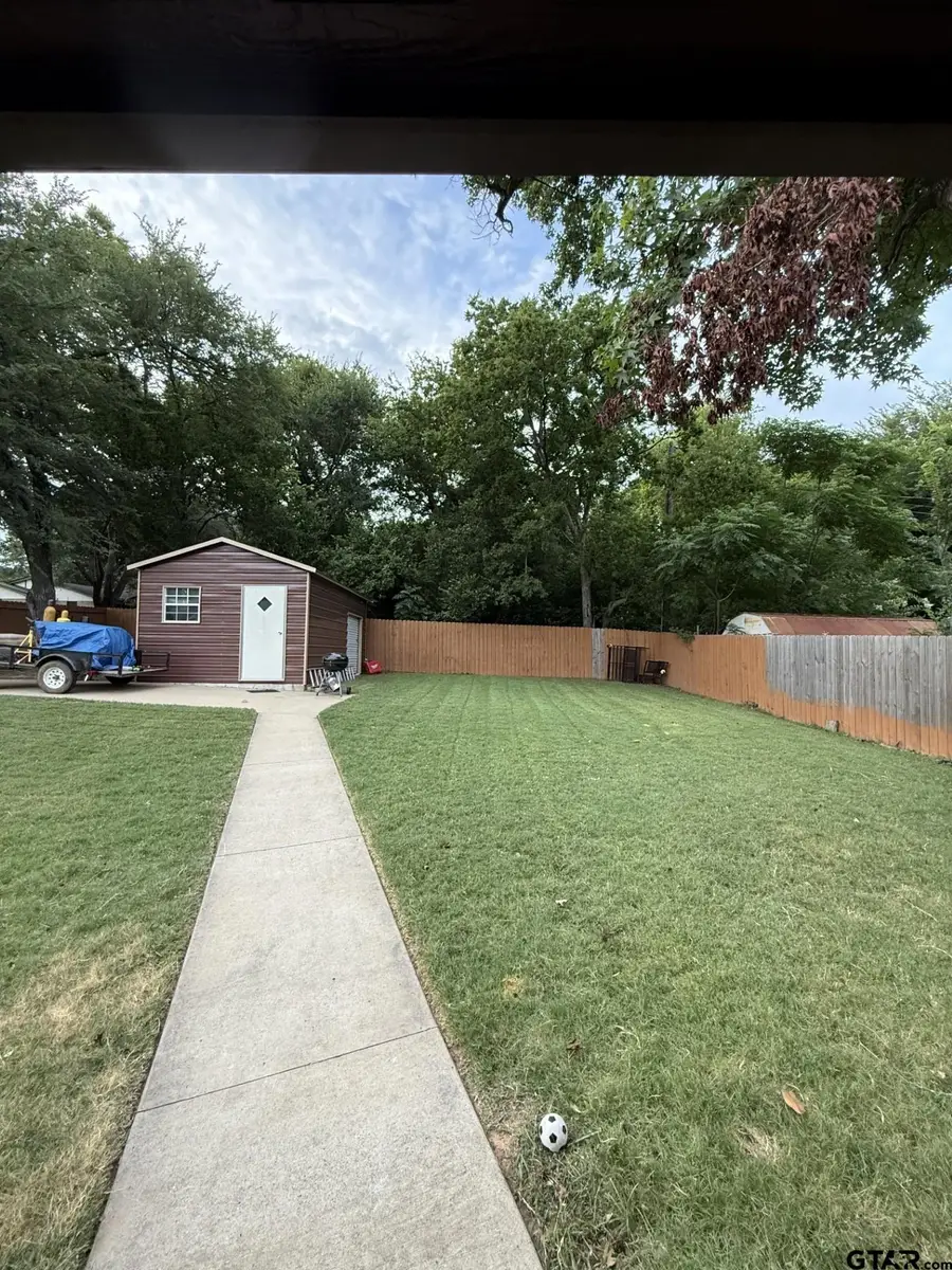 402 E Mims St, Tyler, TX 75702 - Image #2