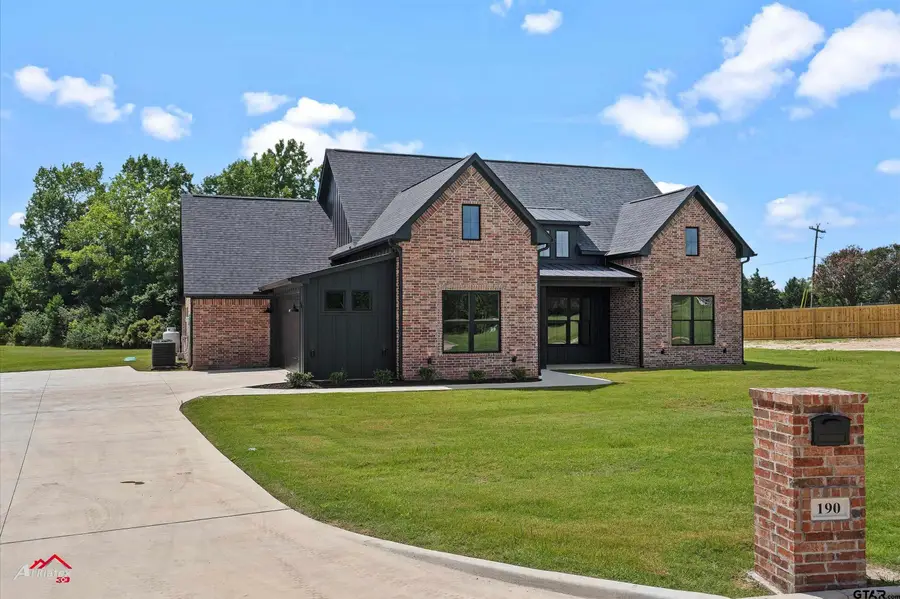 190 Brooks Dr, Gladewater, TX 75647 - Image #2