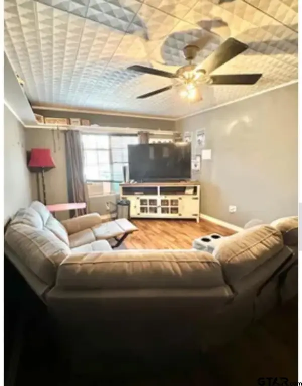 1003 West Point Tap Rd, Palestine, TX 75803