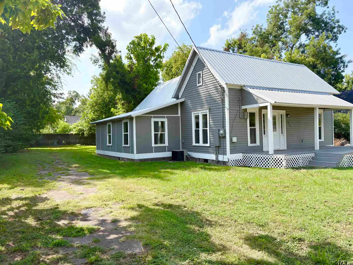 206 LIVE OAK, Winnsboro, TX 75494 - Image #1