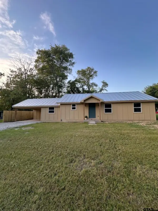 149 E Iowa, Van, TX 75790