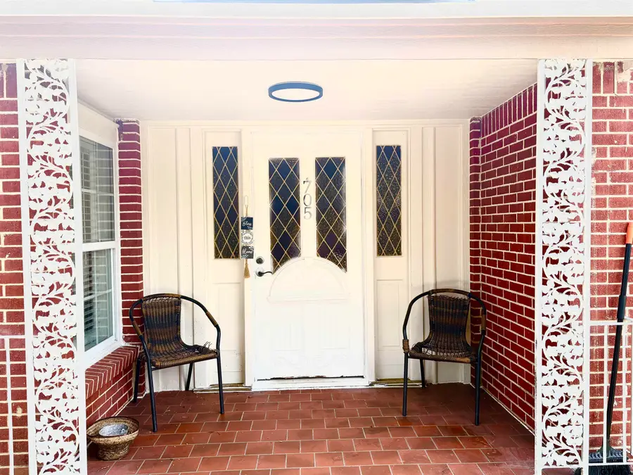 705 N EDWARDS, Mount Pleasant, TX 75455 - Image #2