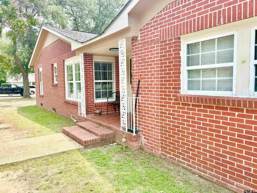 705 N EDWARDS, Mount Pleasant, TX 75455 - Image #3