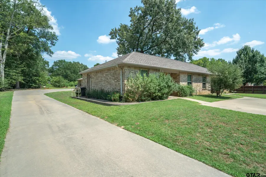 202 Chestnut Dr., Van, TX 75790 - #3