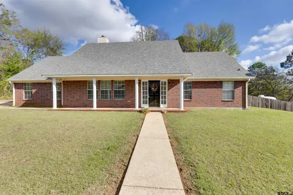 118 E G McMillan Way, Daingerfield, TX 75638