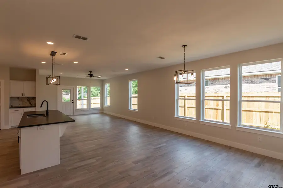 16230 Crossing Cir, Lindale, TX 75771 - Image #3