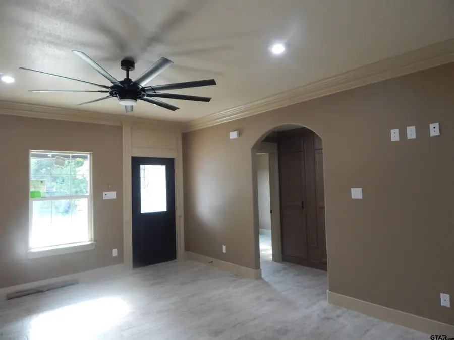 825 S Tubbs St, Tyler, TX 75701 - Image #2