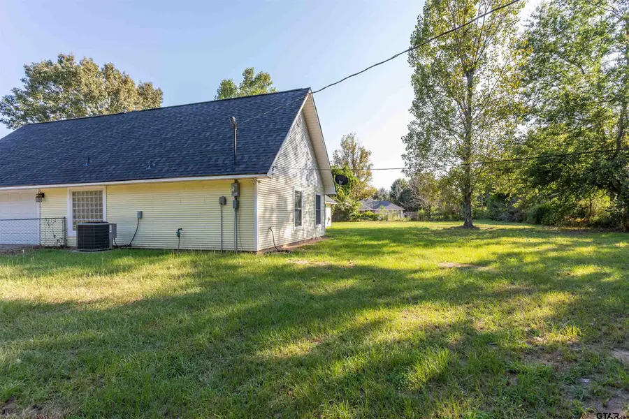 23240 J E B Circle, Frankston, TX 75763 - Image #2