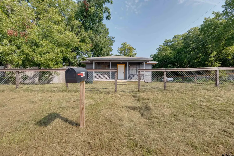 409 W Point Tap Rd, Palestine, TX 75803 - Image #3
