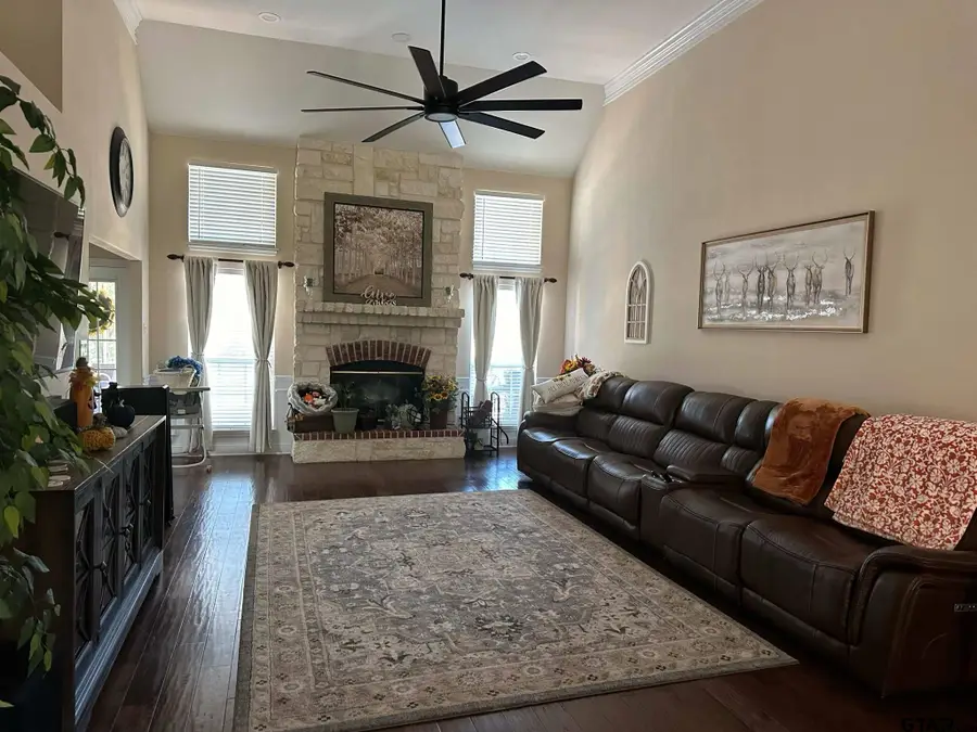 1052 Greenbriar Trl, Holly Lake Ranch, TX 75765 - Image #2